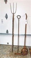 Primitive Tools / Pitch Fork, Hoe and Lightweight