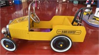 VINTAGE STYLE TOW TRUCK PEDAL CAR