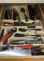 Contents of silverware drawer drawer not included