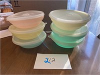 VINTAGE- 6 TUPPERWARE  CEREAL BOWLS AND LIDS