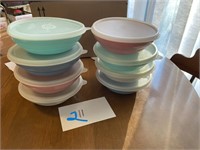 VINTAGE- 8 TUPPERWARE  CEREAL BOWLS AND LIDS