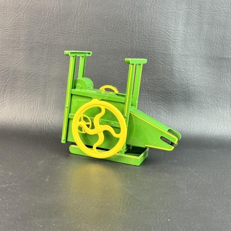 ERTL Farm Series John Deere 1920s Corn Sheller