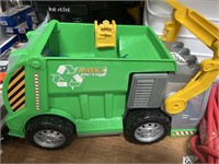 MAXX ACTION RECYCLING TRUCK