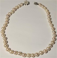 T - PEARL NECKLACE W/ 14K GOLD CLASP (L62)