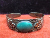 Silver & Turquoise bracelet. Native American.