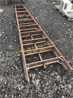 10' WOOD LADDER