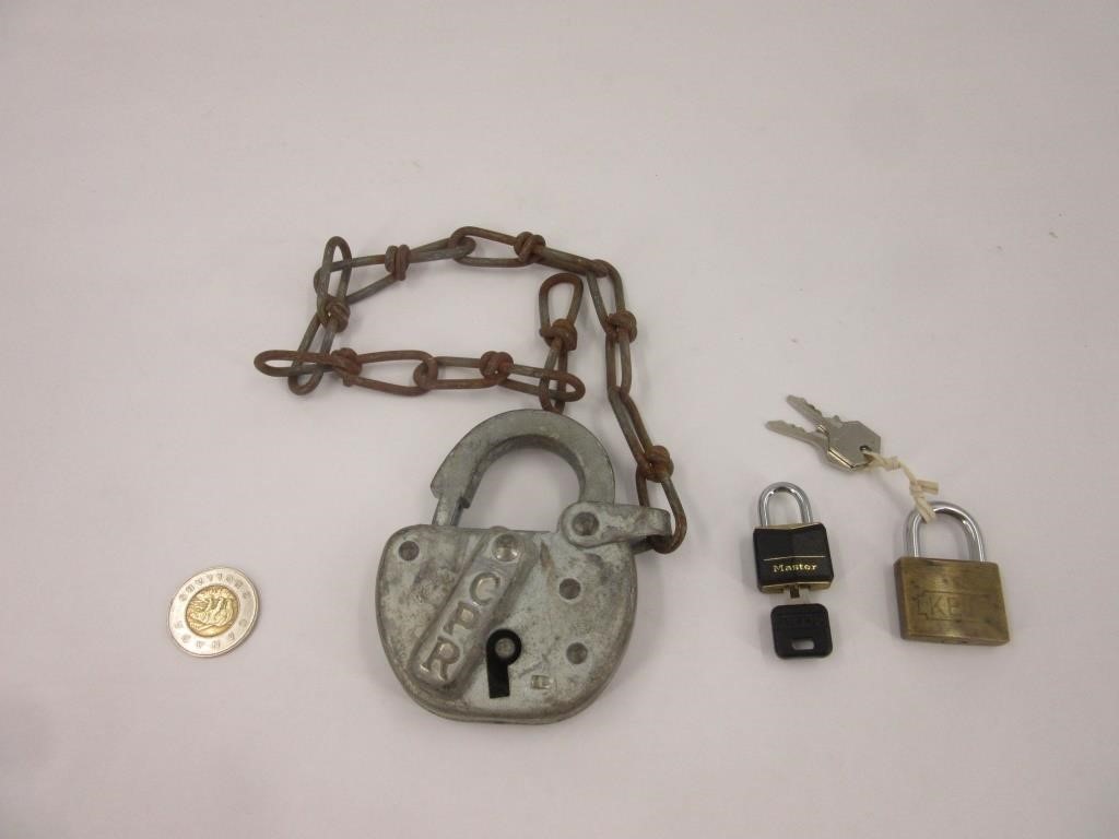 Ancien gros cadenas ferroviaire ¨CPR¨ (ouvert) et