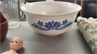 Large Pflatzgraff Pottery Yorktowne Pattern Mixing