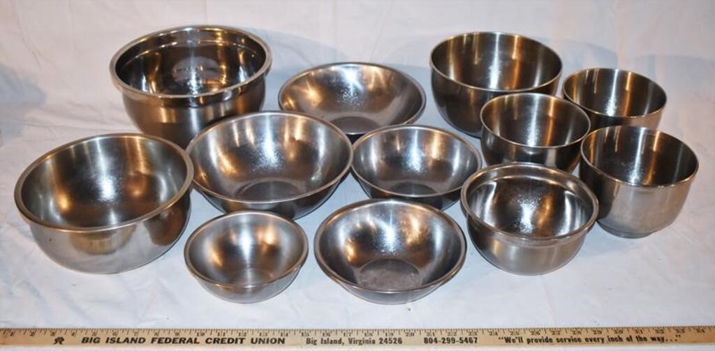 LOT - STAINLESS STEEL MIXING BOWLS, ETC.