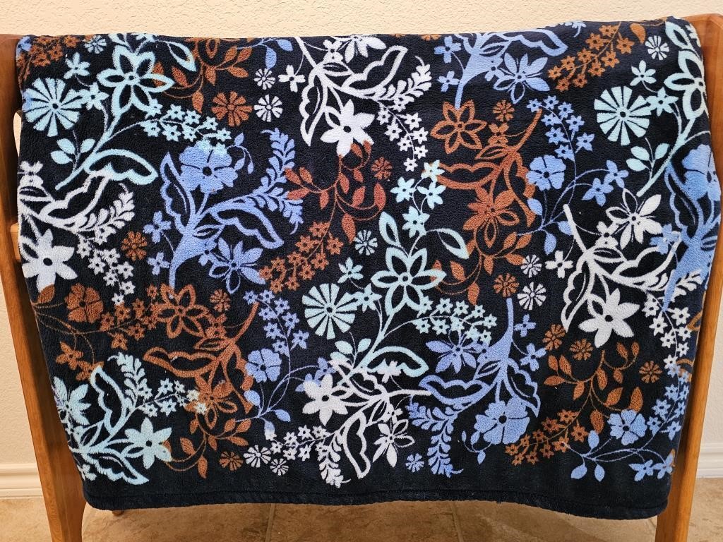 Vera Bradley Java Floral Blanket is 48 x 78"