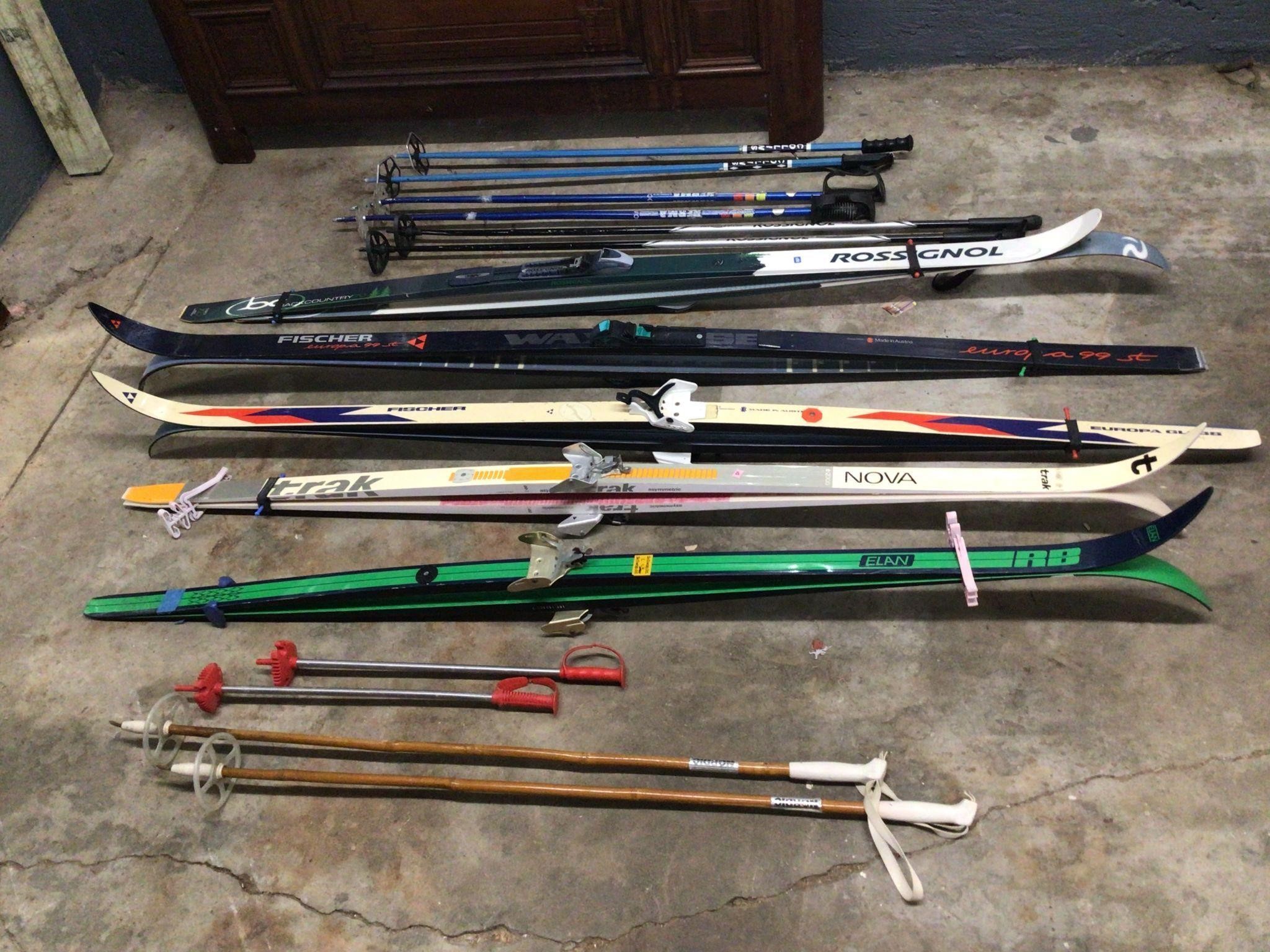 5 PAIR OF SNOW SKIS  AND 5 SETS OF POLES