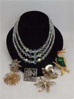 6 VINTAGE BROOCHES AND NECKLACE