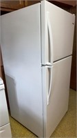 WHIRLPOOL Refrigerator, 1 yr. Old. LIKE NEW