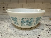 Pyrex 2 1/2 Quart Mixing Bowl