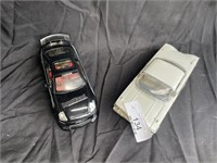 2 Diecast 1:24 cars