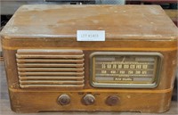 ANTIQUE RCA VICTOR RADIO