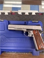 Smith & Wesson m-sw1911 Engrave 45cal