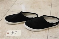 Women's Staheekum slip on shoes size 9