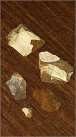 Lot with five small fossils