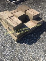 PALLET OF LANDSCAPING STONE BLOCK