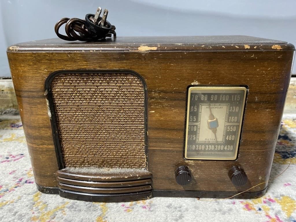 Vintage Wooden Radio Untested