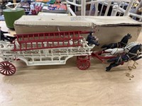 LARGE VINTAGE CAST IRON HORSE DRAWN FIRE ENGINE 9