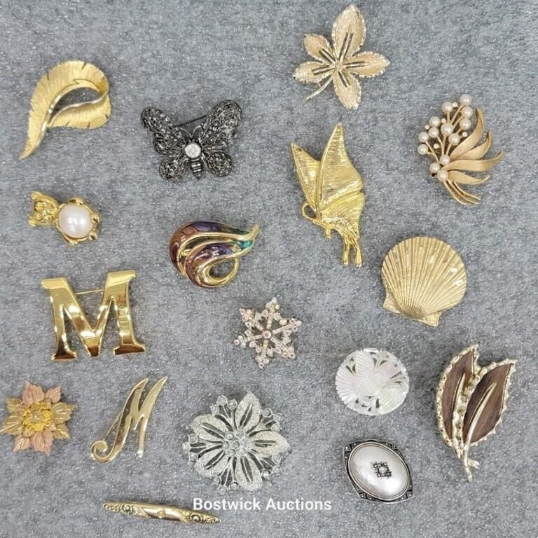 Group of brooches incl Sarah Coventry & others