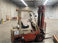 Nissan F01A15U 1500Kg LPG forklift, 2 stage mast