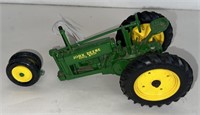 TOY 1/16 JD GENERAL PURPOSE TRACTOR