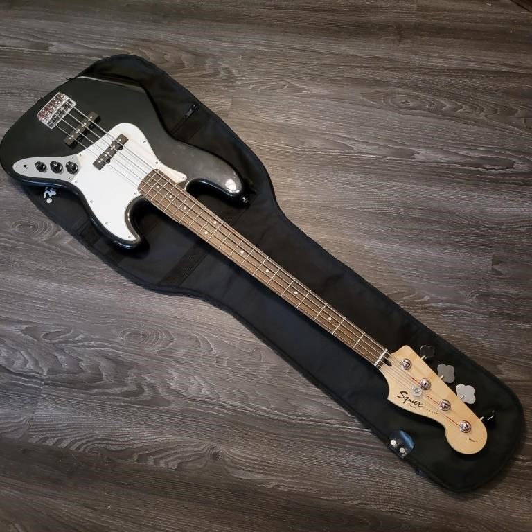 FENDER SQUIER BASS GUITAR