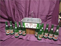 Vintage 7up metal carrier w/bottles.