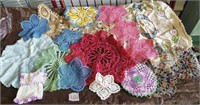 Vtg Colored Doilies - nice conditions