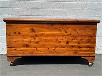 Beautiful Vintage Cedar Chest