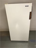 FRIGIDAIRE REFRIGERATOR