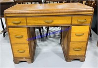 Wooden Desk (39 x 30 x 20)