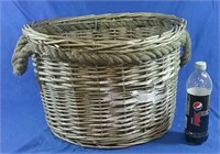 Wicker basket with rope handles 20" round x 13" h