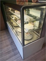 5' REFRIGERATED BAKERY DISPLAY CASE SELF CONTAINED