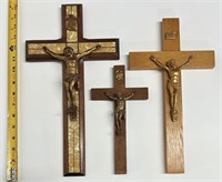 3 crucifix en bronze et bois