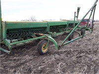 30' JD 9350 hoe press drill. with transport.