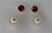 Pierced earrings: 14K gold post Pearls - 14K gold