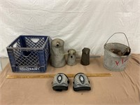 Vintage oil cans, milk crate & horseshoes