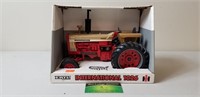 International 1026 Tractor, NIB, Ertl, 1996