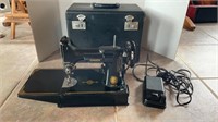 Vintage Singer Featherweight Sewing Machine 221