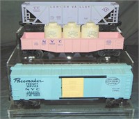 3 Lionel Girls Set Freight Cars