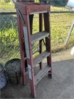 STEP LADDER