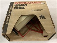 1/16 International Grain Drill,NIB