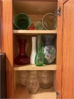 CONTENTS OF KITCHEN CABINET - 10+ FLOWER VASES