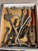 Hoof nippers and misc tools