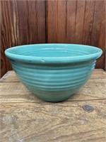 Vintage Bauer #12 9.5" Ringware Bowl