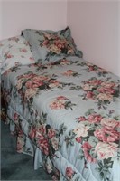Twin bed w/ bedding & pillows